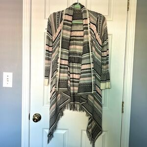 Altar’d State Medium Pink and Gray Aztec Duster/Cardigan w/ Fringe